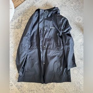 Women’s Columbia rain jacket. Size large. Good condition! Very slimming jacket.